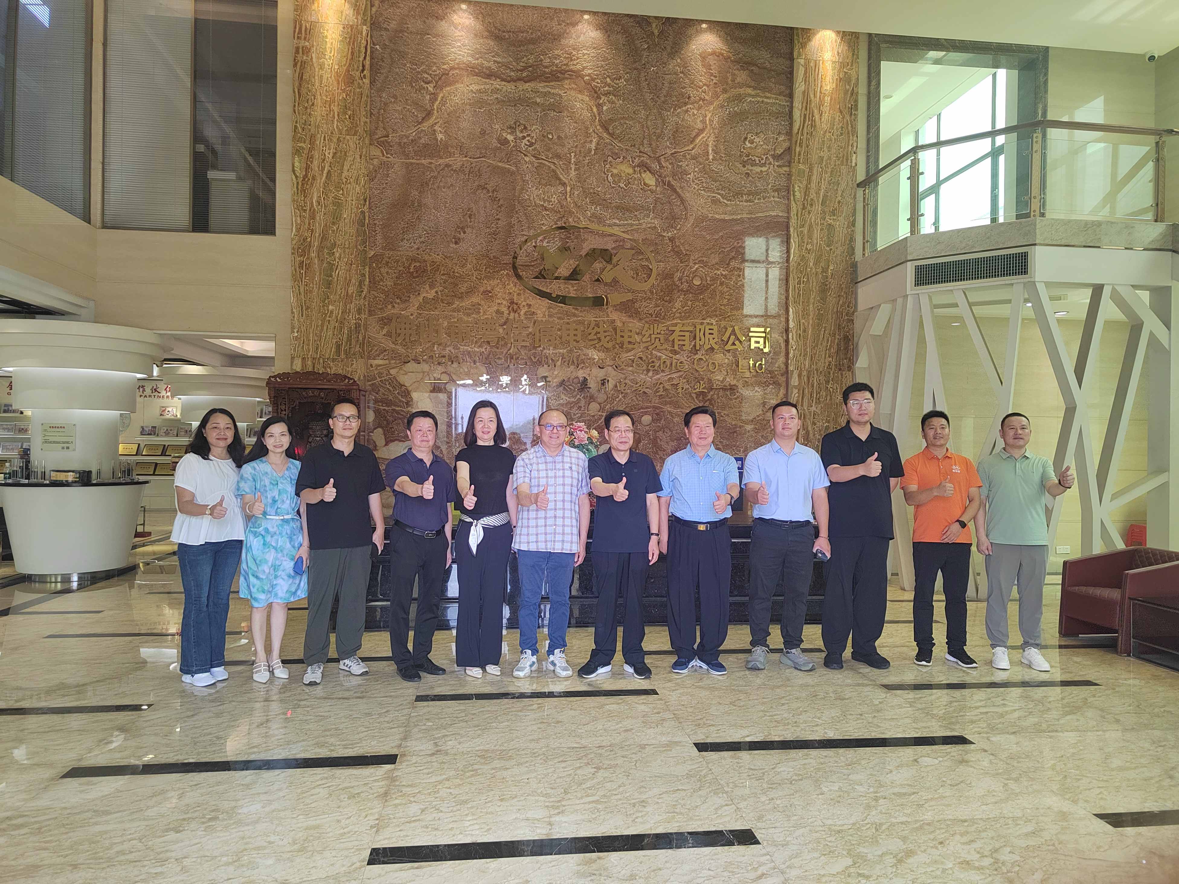 中國(guó)建筑業(yè)協(xié)會(huì)中小企業(yè)與供應(yīng)鏈分會(huì)領(lǐng)導(dǎo)專家蒞臨粵佳信電纜參觀指導(dǎo)